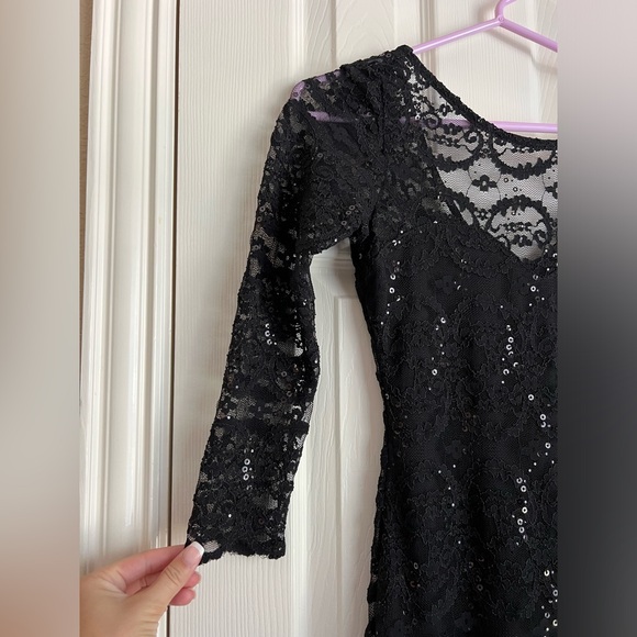 Black lace and sequin fitted midi dress - Picture 3 of 9